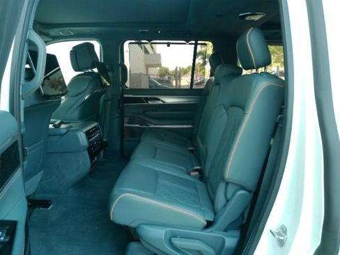 Used 2022 Jeep Grand Wagoneer Series III w/ Rear Seat Video Group 1 AWD/4WD image 24