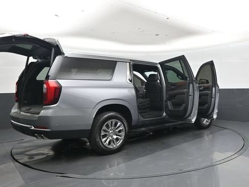 Used 2025 GMC Yukon XL Denali AWD/4WD image 50