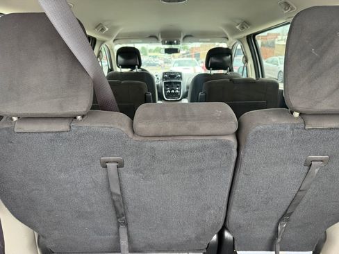 Used 2016 Dodge Grand Caravan American Value Package w/ UConnect Hands-Free Group FWD image 12
