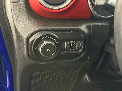Used 2018 Jeep Wrangler Unlimited Rubicon AWD/4WD image 18