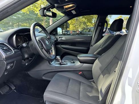 Used 2019 Jeep Grand Cherokee Laredo image 10