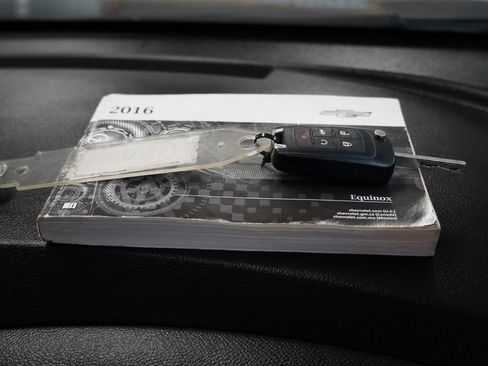 Used 2016 Chevrolet Equinox LTZ w/ Enhanced Convenience Package image 39