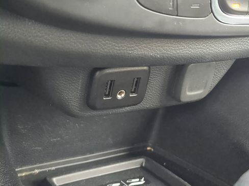 Used 2023 Chevrolet Traverse LT image 22