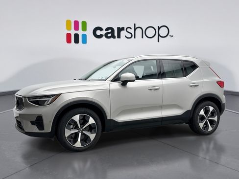 Used 2025 Volvo XC40 B5 Plus AWD/4WD image 1