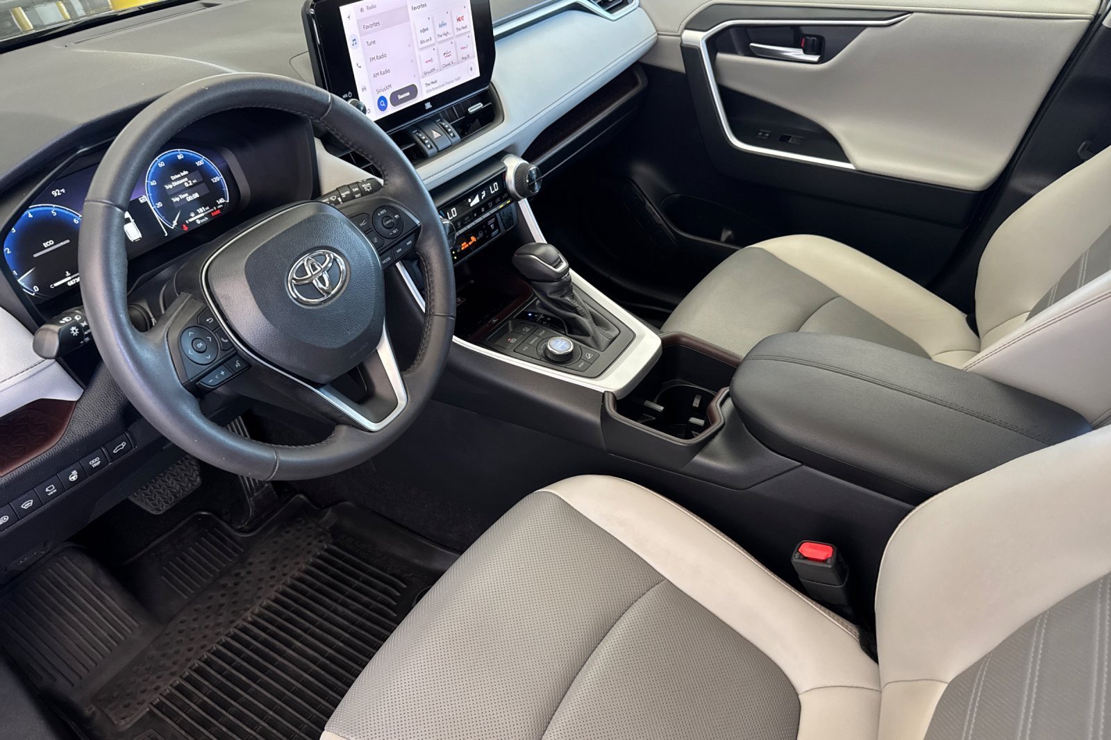 Used 2023 Toyota RAV4 Limited AWD/4WD image 9