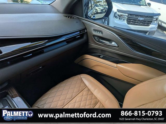 Used 2023 Cadillac Escalade Premium Luxury AWD/4WD image 17