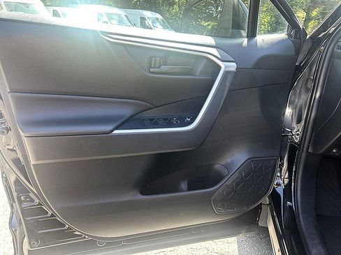 Used 2023 Toyota RAV4 LE AWD/4WD image 9