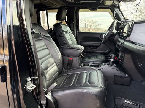 Used 2024 Jeep Wrangler Willys image 32