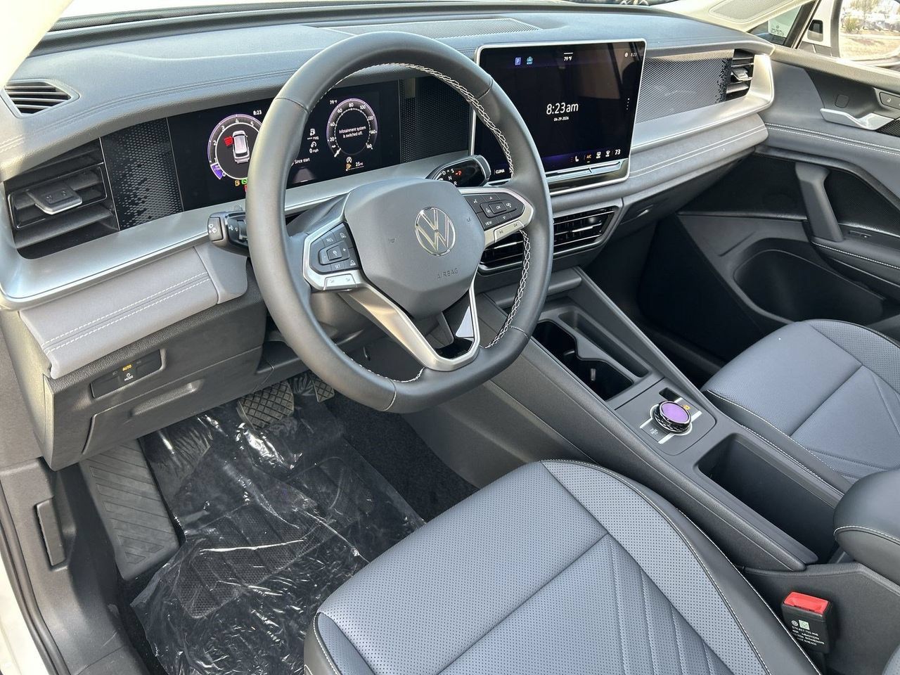 New 2026 Volkswagen Tiguan SE FWD image 14
