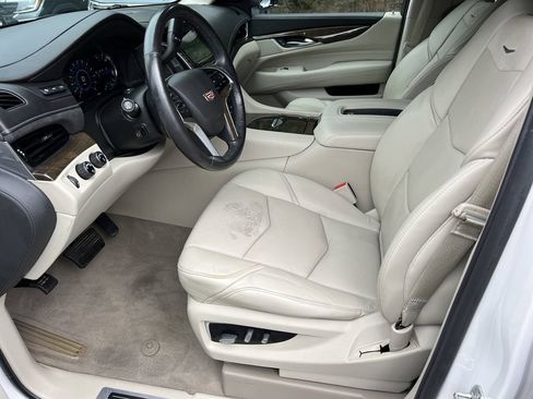 Used 2020 Cadillac Escalade Luxury AWD/4WD image 10