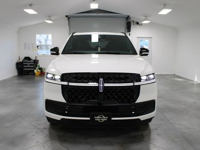 New 2026 Lincoln Navigator Reserve w/ Jet Appearance Package