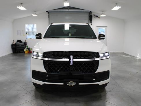 New 2026 Lincoln Navigator Reserve w/ Jet Appearance Package AWD/4WD image 2