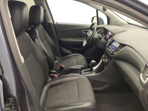 Used 2018 Chevrolet Trax LT w/ LT Convenience Package image 21