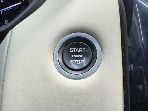 Used 2017 Land Rover Discovery SE AWD/4WD image 24