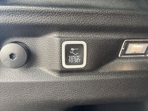 Used 2023 Jeep Grand Cherokee L Altitude AWD/4WD image 6