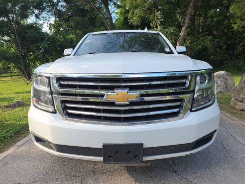 Used 2018 Chevrolet Tahoe LS w/ Enhanced Driver Alert Package RWD image 9