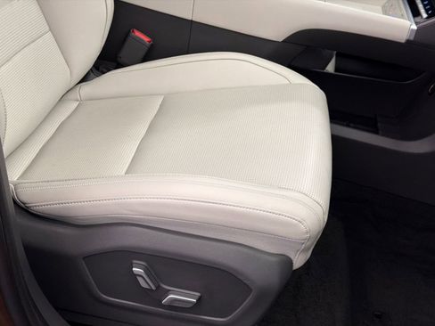 Used 2025 Hyundai Santa Fe Calligraphy image 13