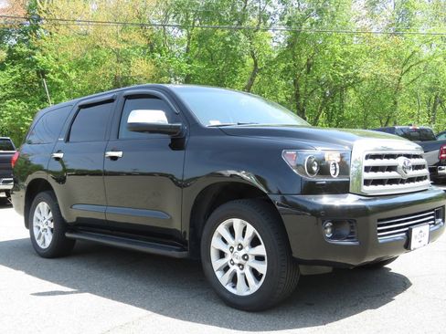 Used 2010 Toyota Sequoia Platinum AWD/4WD image 3