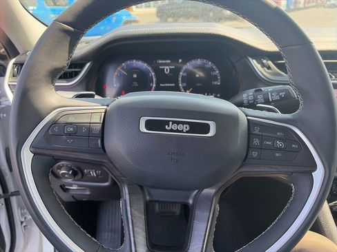 Certified 2023 Jeep Grand Cherokee L Limited image 33