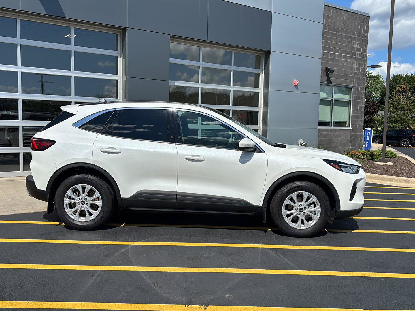 Used 2023 Ford Escape Active w/ Tech Pack #2 AWD/4WD image 5
