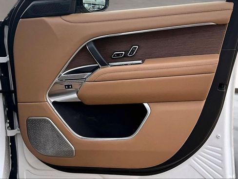 Used 2025 Land Rover Range Rover Autobiography image 19