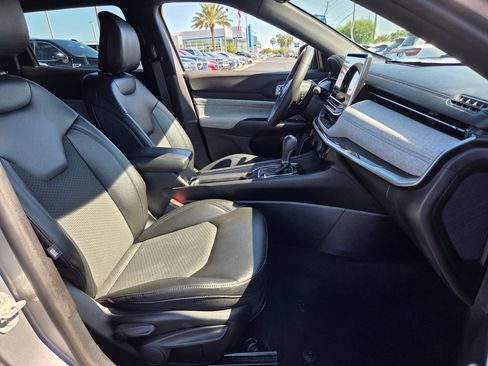 Used 2024 Jeep Compass Latitude AWD/4WD image 17
