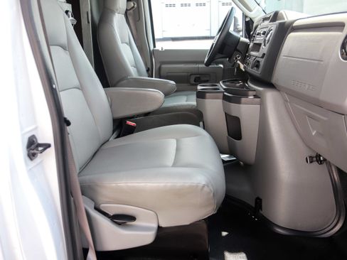 Used 2024 Ford E-450 and Econoline 450 Super Duty w/ Driver's Safety Package RWD image 13
