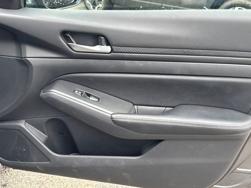 Used 2025 Nissan Altima 2.5 SV image 14