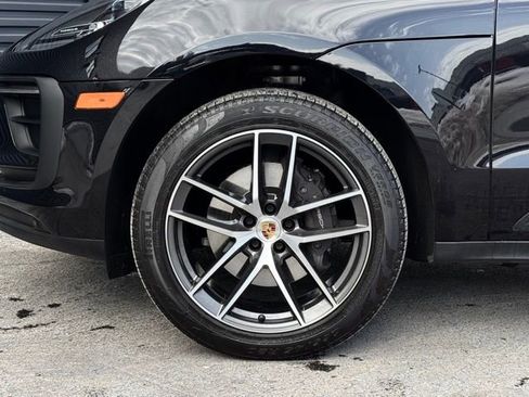 Certified 2025 Porsche Macan image 11