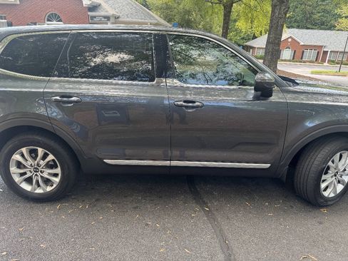 Used 2020 Kia Telluride LX AWD/4WD image 5