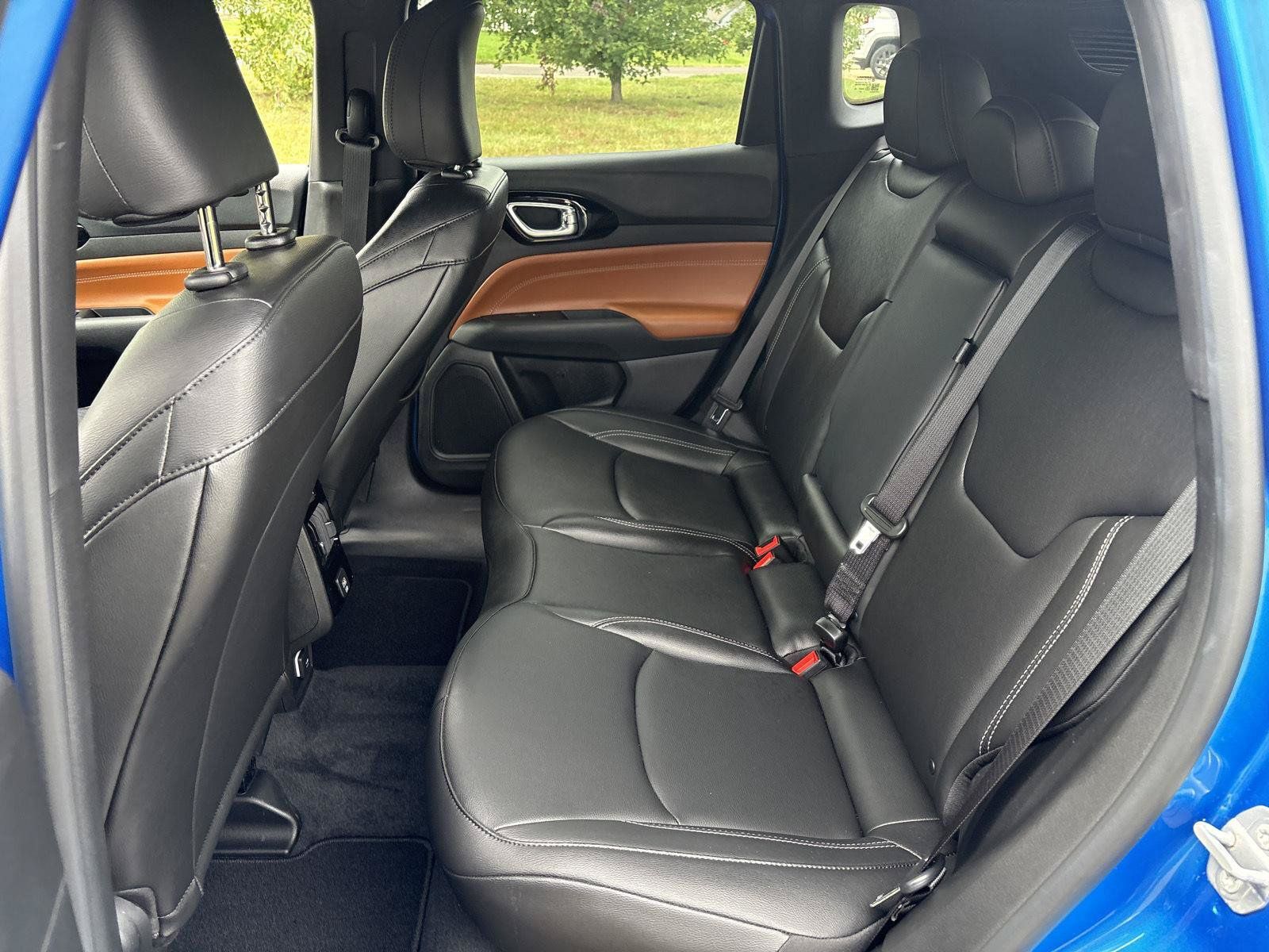 Used 2025 Jeep Compass Limited AWD/4WD image 10