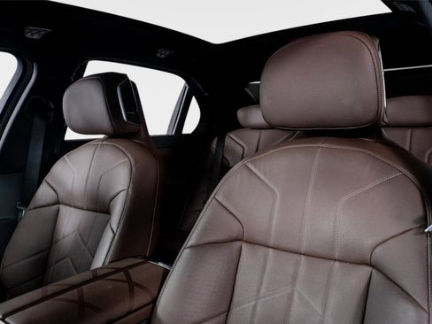 Used 2024 BMW 760i xDrive 760i xDrive image 3