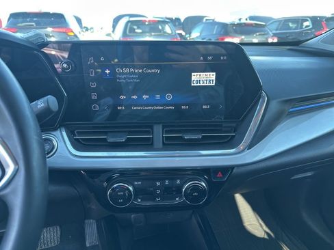 Used 2024 Chevrolet Trax LT w/ Driver Confidence Package FWD image 9