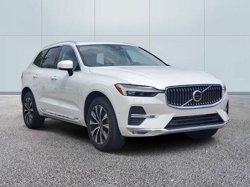 Used 2023 Volvo XC60 B5 Plus w/ Climate Package AWD/4WD image 3