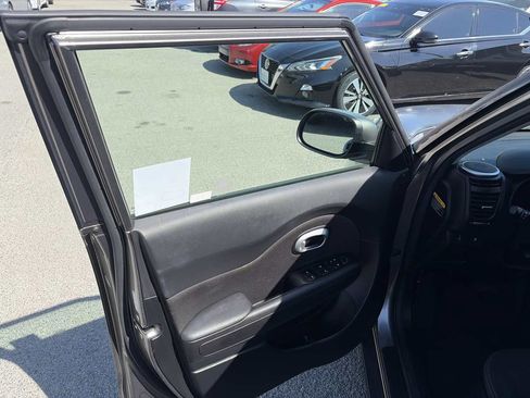 Used 2016 Kia Soul FWD image 7