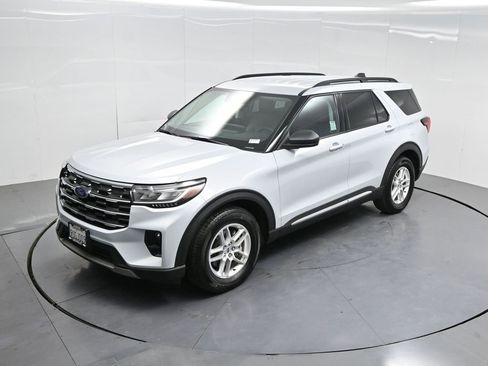 Used 2025 Ford Explorer Active w/ Active Comfort Package RWD image 54