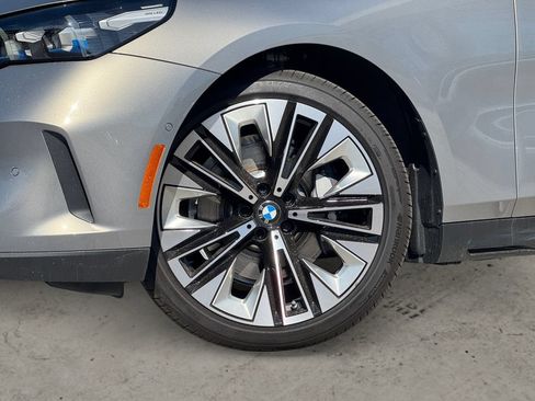 Used 2025 BMW 530i xDrive w/ Premium Package AWD/4WD image 9