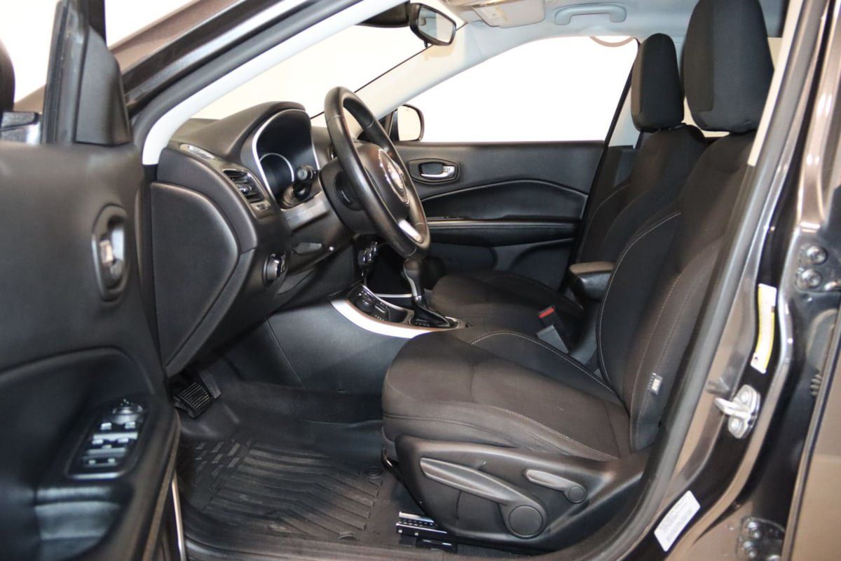 Used 2018 Jeep Compass Sport AWD/4WD image 28