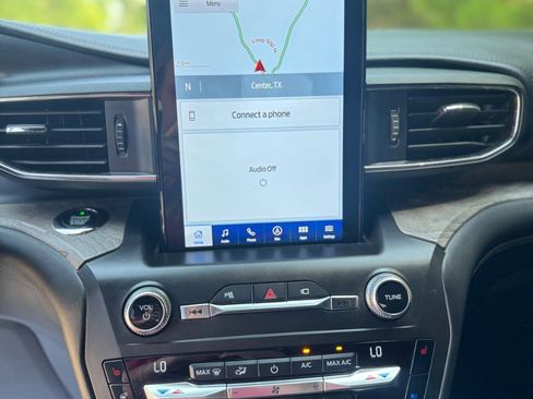 Used 2020 Ford Explorer Platinum w/ Premium Technology Package image 4