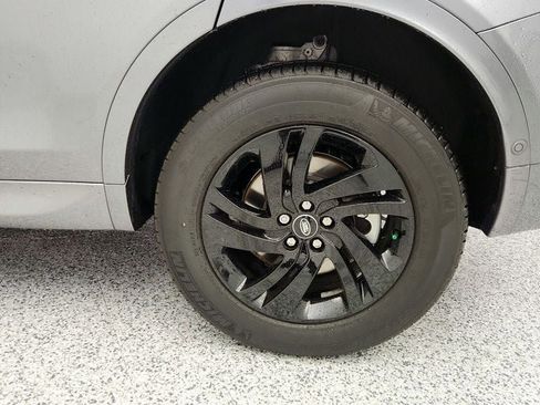 Used 2025 Land Rover Discovery Sport S image 9