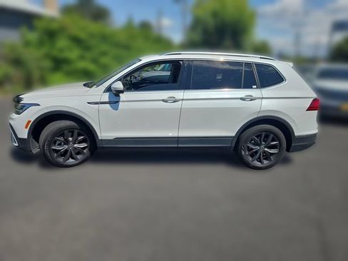 Used 2023 Volkswagen Tiguan SE AWD/4WD image 8