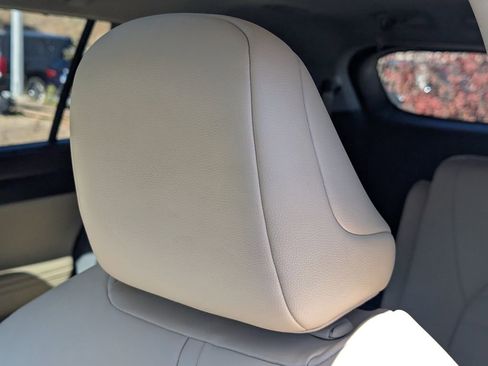 Used 2020 Toyota Highlander XLE image 14