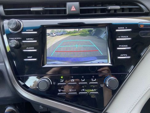 Used 2019 Toyota Camry LE FWD image 18