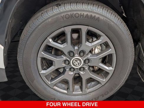 Used 2024 Toyota Sequoia Platinum AWD/4WD image 10