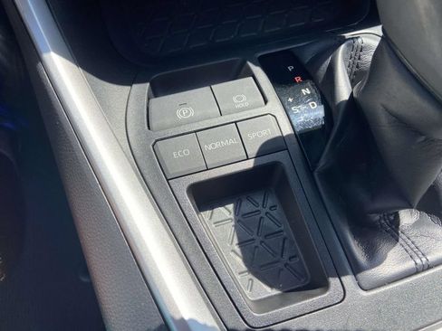 Used 2019 Toyota RAV4 XLE Premium FWD image 29