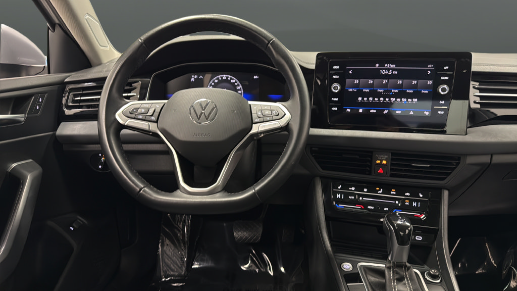 Certified 2025 Volkswagen Jetta SE FWD image 11