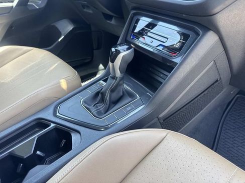 Used 2023 Volkswagen Tiguan SE w/ Panoramic Sunroof Package FWD image 29