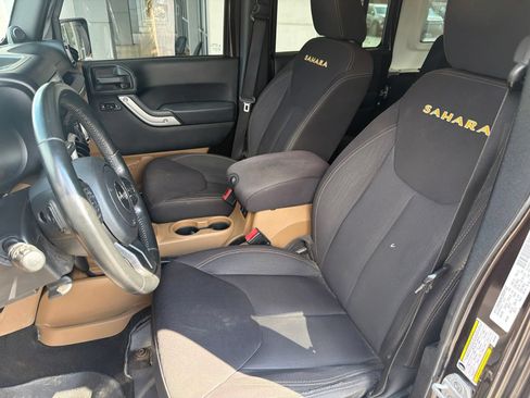 Used 2013 Jeep Wrangler Unlimited Sahara w/ Connectivity Group AWD/4WD image 7