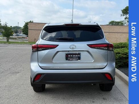 Used 2021 Toyota Highlander XLE AWD/4WD image 4