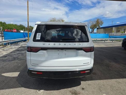 Used 2023 Jeep Wagoneer L Series II AWD/4WD image 3